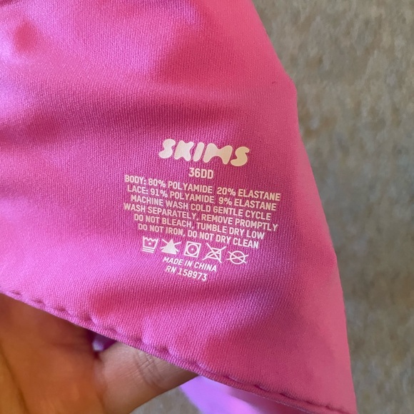 Skims fits everybody unlined lace trimmed bra with underwire - Picture 3 of 3